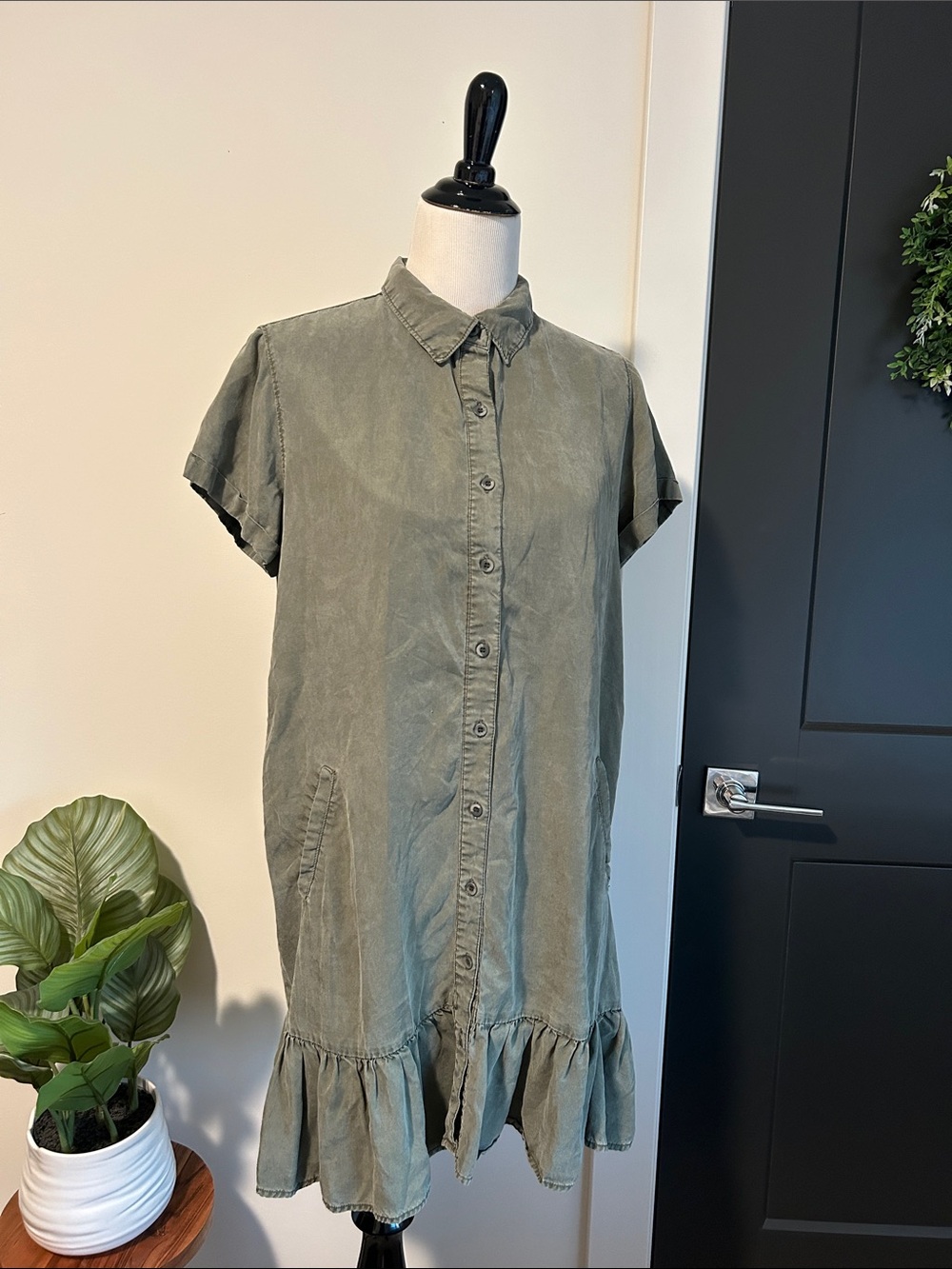 Velvet ❤️ M Short-Sleeve Button-Front Ruffle Hem Dress - Olive Green